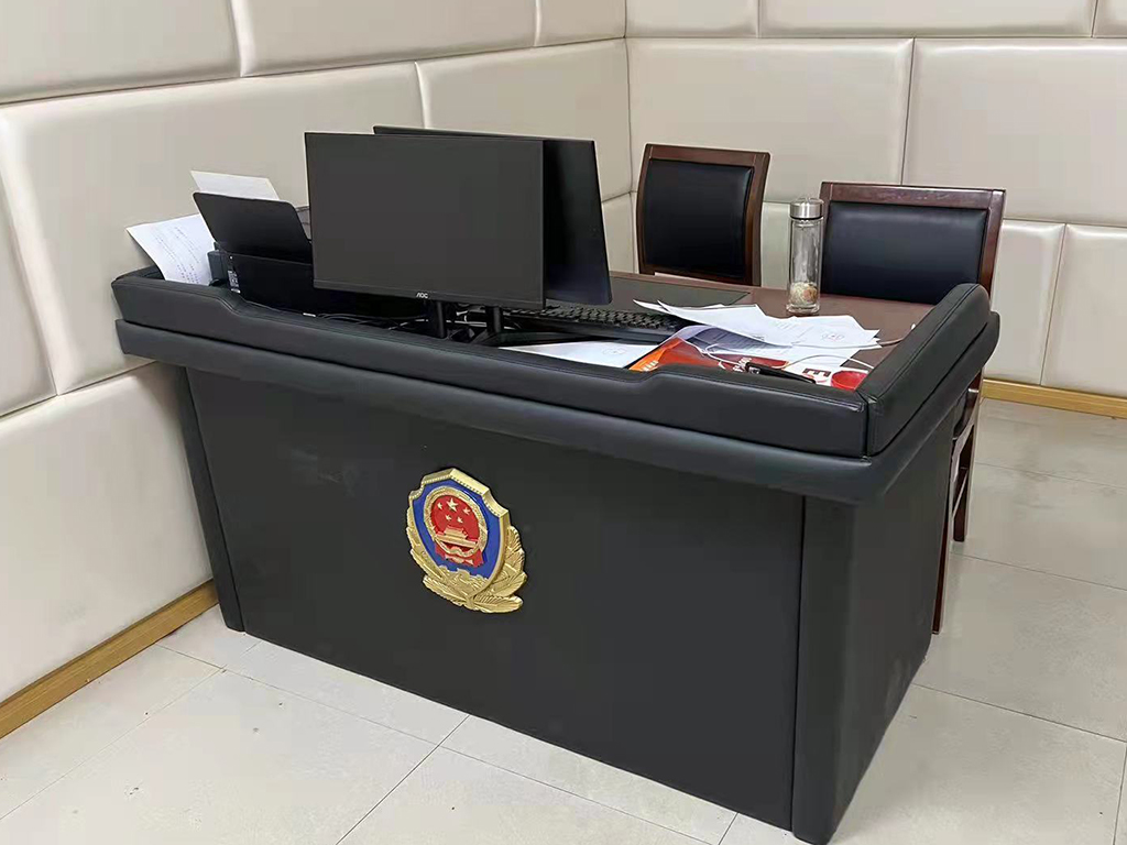審訊桌