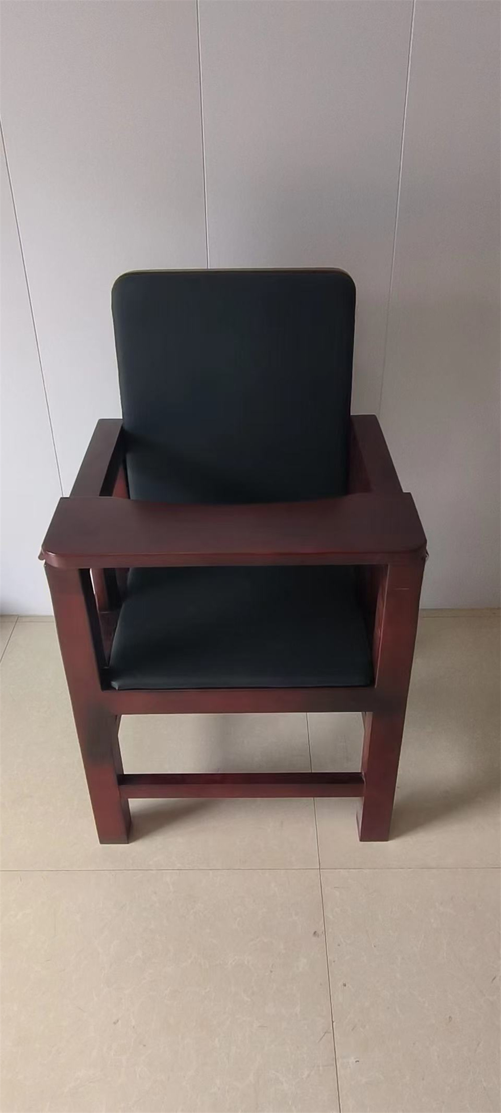 木質(zhì)審訊椅